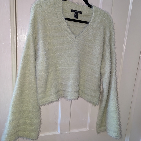 Forever 21 Sweaters - BOGO Any item $8 & Under: Forever 21 Pale Mint Fuzzy V-Neck Crop Sweater